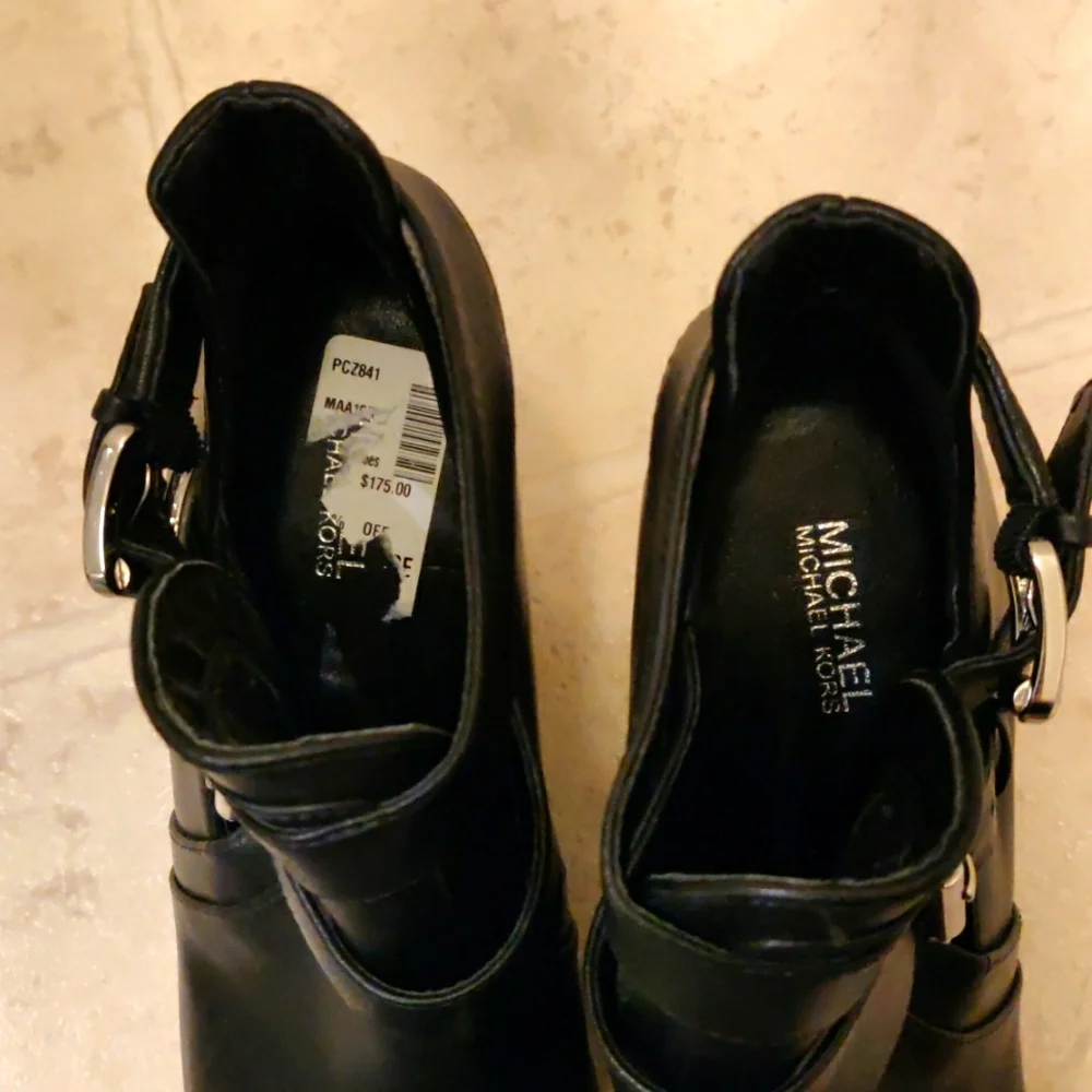 Michael Michael Kors Walden Black leather ankle, buckle boots sz 7 M - Picture 10 of 12